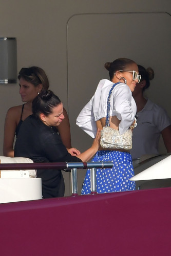 JLO-14b3bd33bea354c77.jpg
